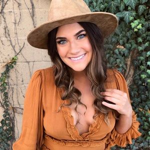 Meet your Posher, Brooke